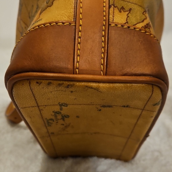 Alviero Martini Classe World Bucket Bag Crossbody Bag EUC - Picture 4 of 13